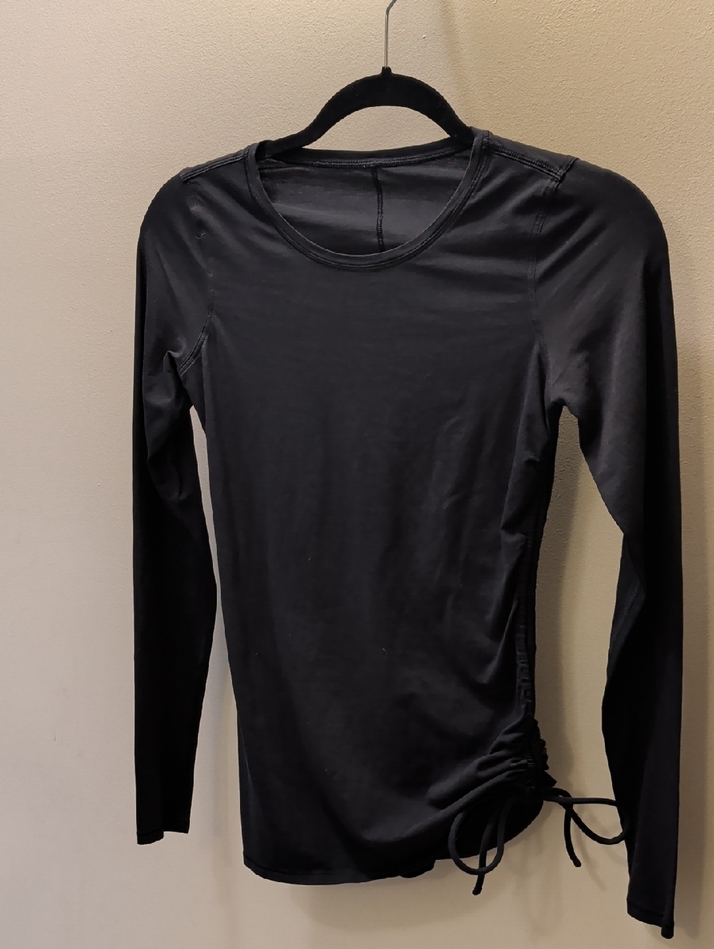 lululemon athletica Black Long-Sleeve Ruched Side-Tie Top Size 4